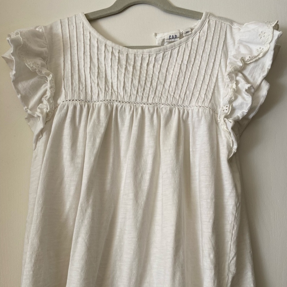 GAP kids white ruffle sleeve shirt. gently used. good condition